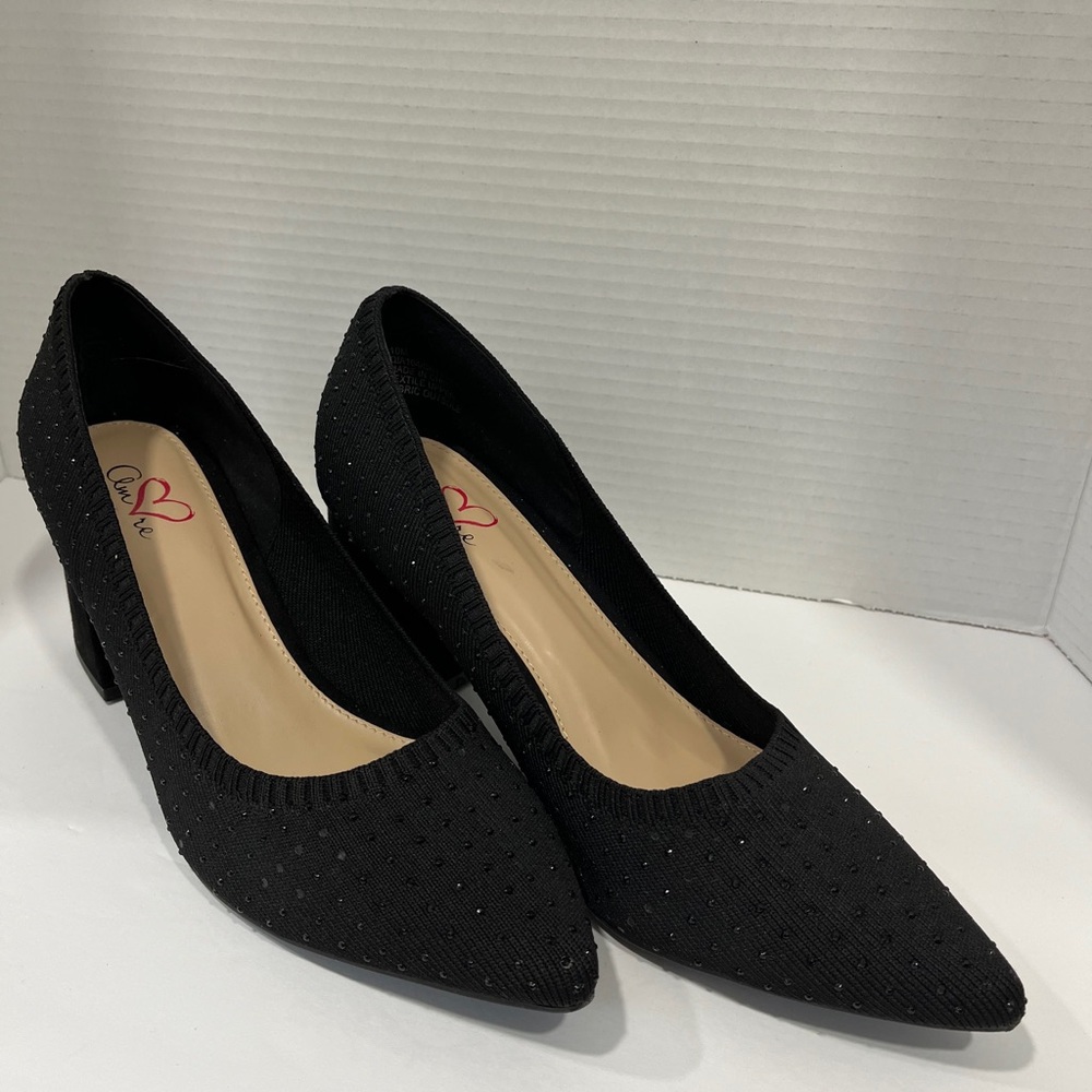 Mia Amore Crystina Pump: Gently Used Condition. Color is Black. Size 10M‎